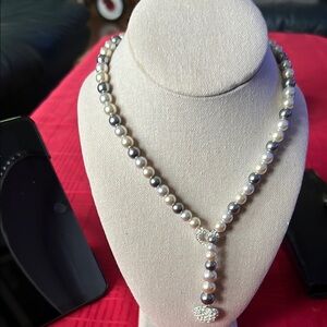 AVON Tree Color Elegant Pearl Necklace with Silver Accents 18”